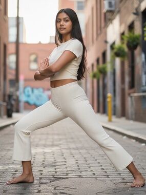 NWT Lululemon Ribbed Softstreme Zip-Leg High-Rise Cropped Pant 25" Bone size 2